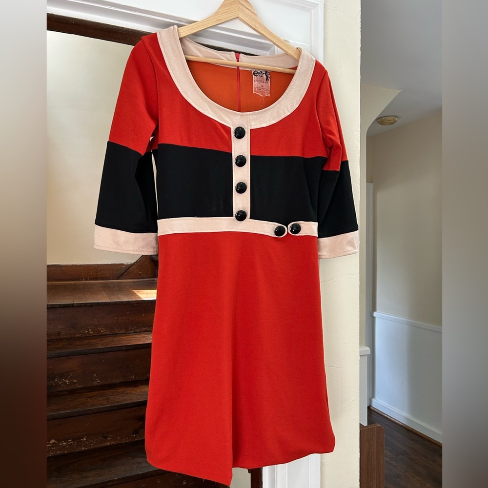 Chic 70s Inspired Colorblock Dress with Button Accents